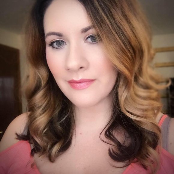 Meet your Posher, Colleen - Picture 1 of 2